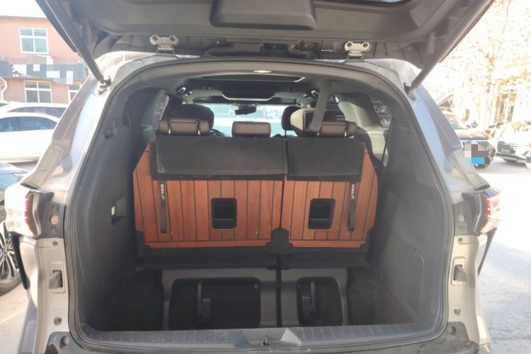Used Toyota SIENNA 2021 2.5L Hybrid Platinum Edition Trunk