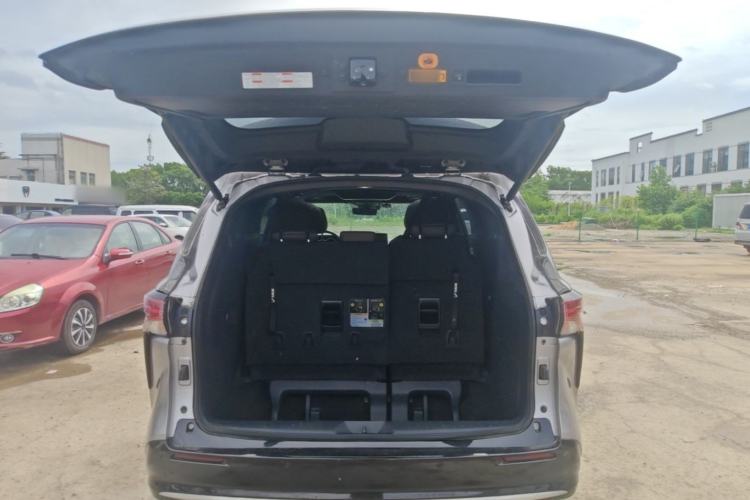 Used Toyota SIENNA 2021 2.5L Hybrid Platinum Edition Trunk