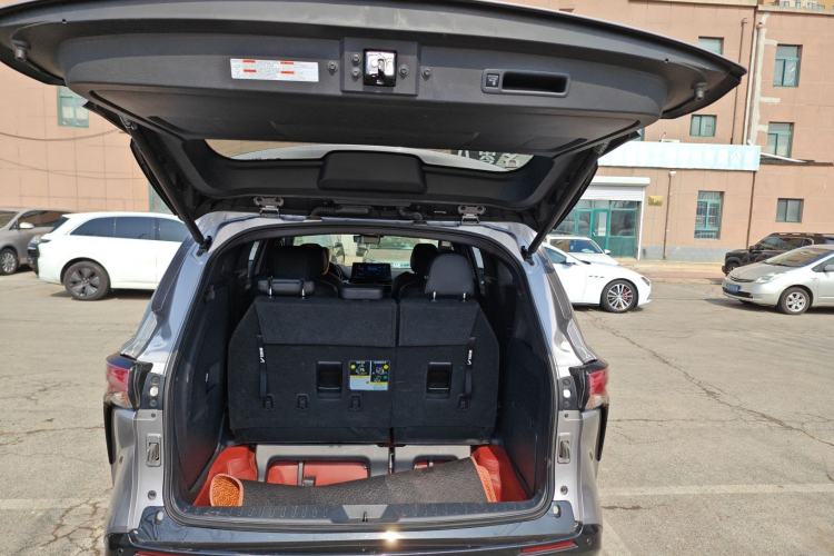 Used Toyota SIENNA 2021 2.5L Hybrid Platinum Edition Trunk
