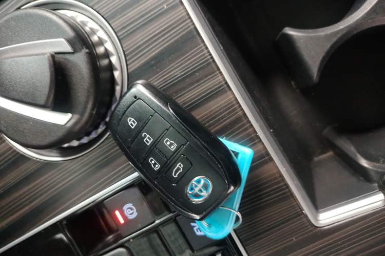 Used Toyota SIENNA 2021 2.5L Hybrid Premium Edition Vehicle Key