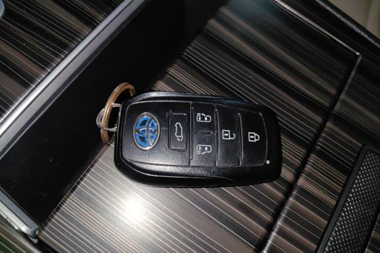 Used Toyota SIENNA 2021 2.5L Hybrid Premium Edition Vehicle Key