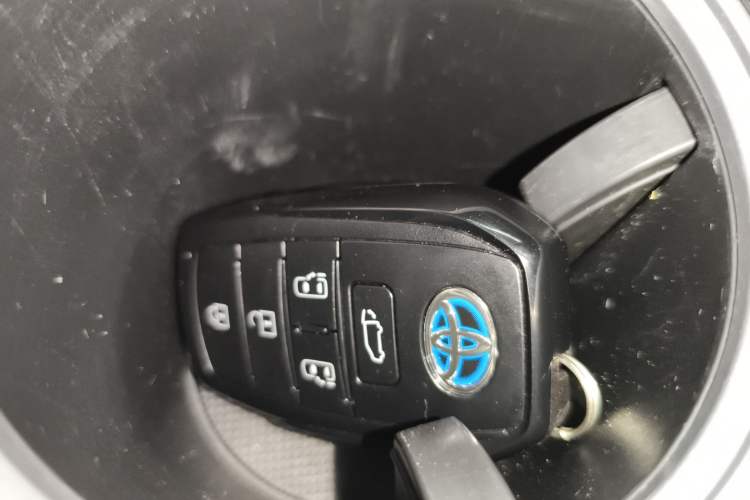 Used Toyota SIENNA 2021 2.5L Hybrid Premium Edition Vehicle Key