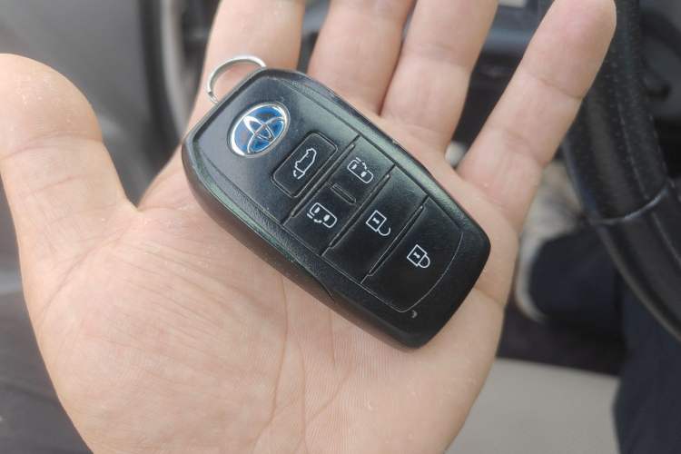Used Toyota SIENNA 2021 2.5L Hybrid Luxury Edition Vehicle Key
