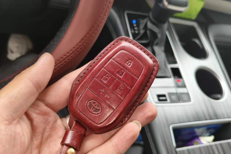 Used Toyota SIENNA 2021 2.5L Hybrid Premium Edition Vehicle Key