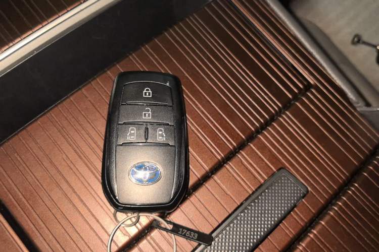 Used Toyota SIENNA 2021 2.5L Hybrid Comfort Edition Vehicle Key