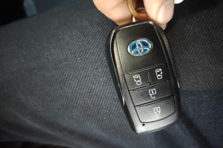 Used Toyota SIENNA 2021 2.5L Hybrid Comfort Edition Vehicle Key