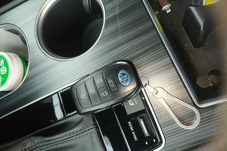 Used Toyota SIENNA 2021 2.5L Hybrid Premium Edition Vehicle Key