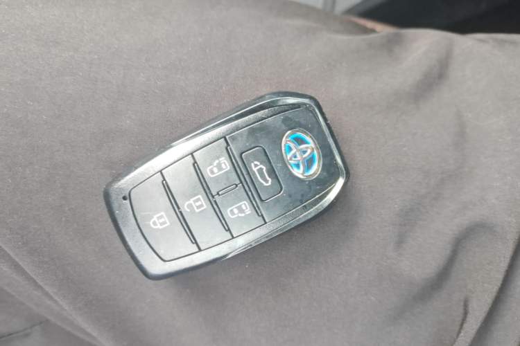 Used Toyota SIENNA 2021 2.5L Hybrid Platinum Edition Vehicle Key