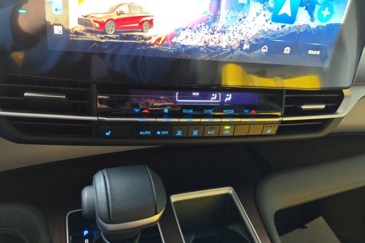 Used Toyota SIENNA 2021 2.5L Hybrid Luxury Edition Audio And AC Panel