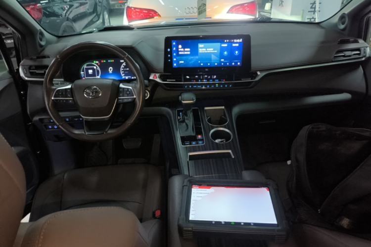 Used Toyota SIENNA 2021 2.5L Hybrid Platinum Edition Center Console