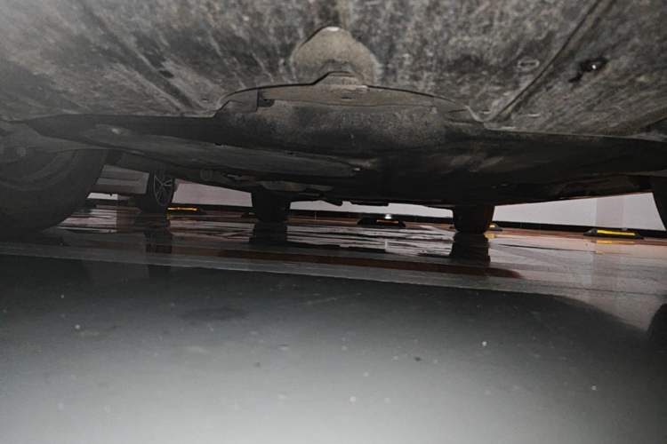 Used Toyota SIENNA 2021 2.5L Hybrid Luxury Edition Chassis Front