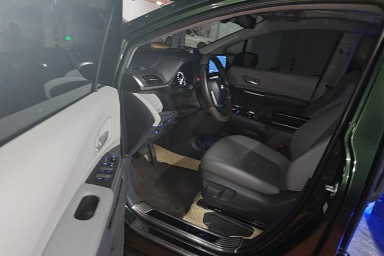 Used Toyota SIENNA 2021 2.5L Hybrid Luxury Edition Driver Seat
