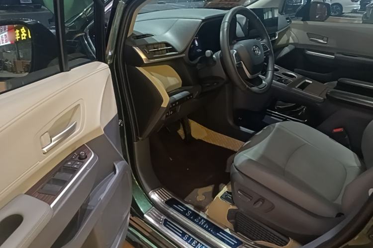 Used Toyota SIENNA 2021 2.5L Hybrid Luxury Edition Driver Seat