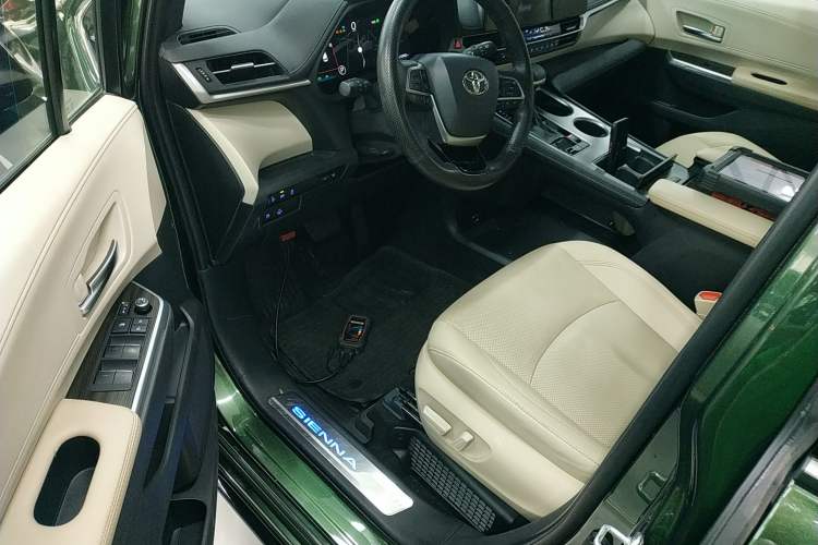 Used Toyota SIENNA 2021 2.5L Hybrid Ultimate Edition Driver Seat