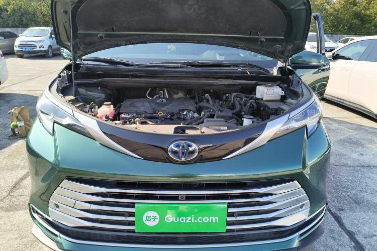 Used Toyota SIENNA 2021 2.5L Hybrid Platinum Edition Engine Bay