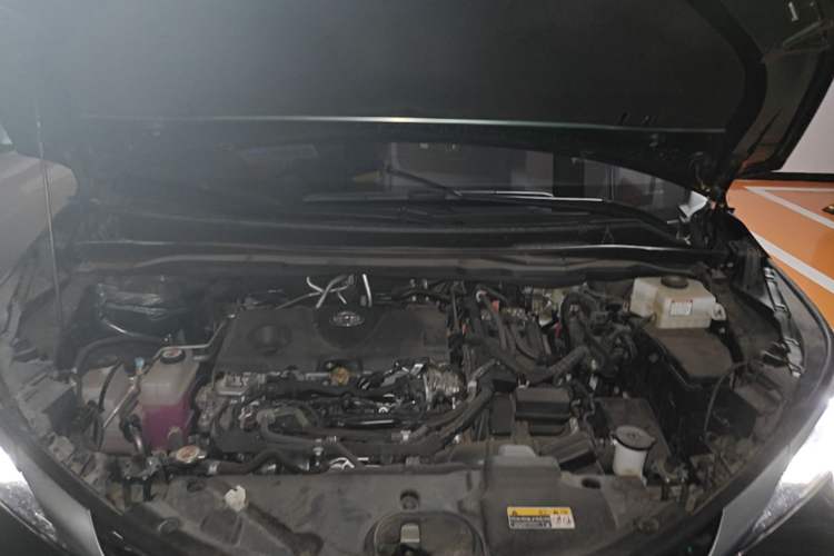 Used Toyota SIENNA 2021 2.5L Hybrid Luxury Edition Engine Bay