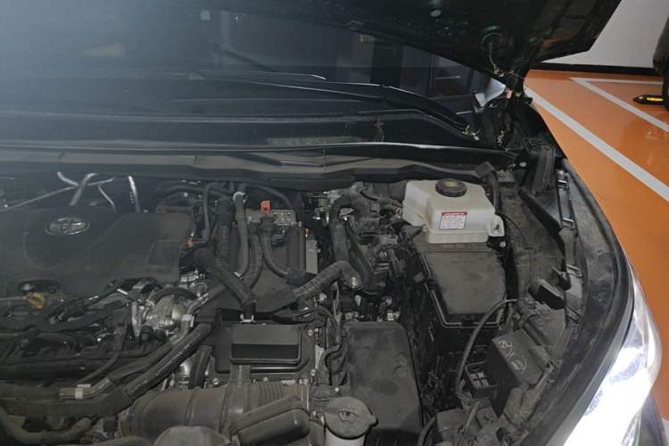 Used Toyota SIENNA 2021 2.5L Hybrid Luxury Edition Engine Bay Left