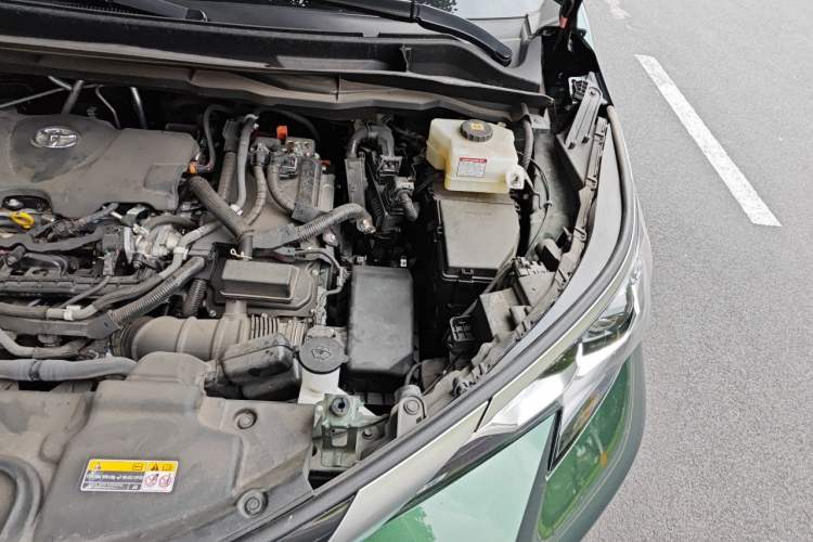 Used Toyota SIENNA 2021 2.5L Hybrid Ultimate Edition Engine Bay Left