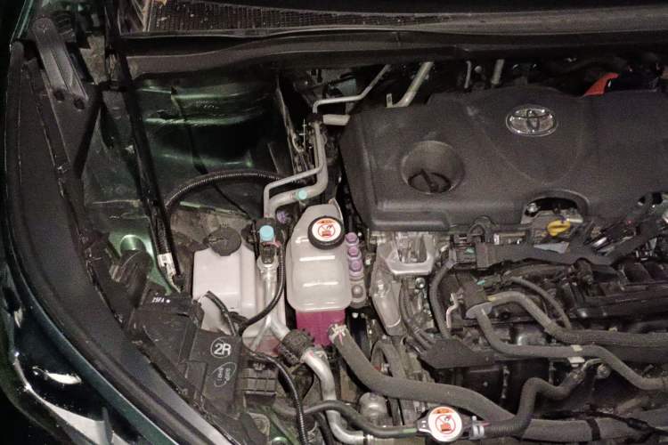 Used Toyota SIENNA 2021 2.5L Hybrid Ultimate Edition Engine Bay Right