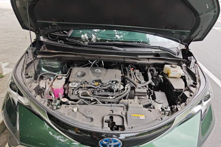 Used Toyota SIENNA 2021 2.5L Hybrid Ultimate Edition Engine Bay