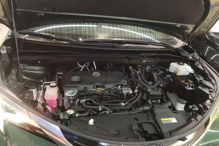 Used Toyota SIENNA 2021 2.5L Hybrid Platinum Edition Engine Bay