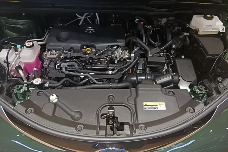 Used Toyota SIENNA 2021 2.5L Hybrid Luxury Edition Engine Bay