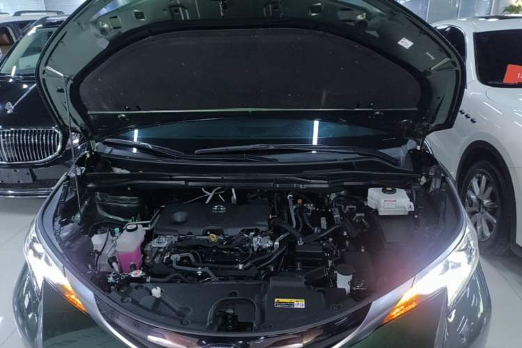 Used Toyota SIENNA 2021 2.5L Hybrid Platinum Edition Engine Bay