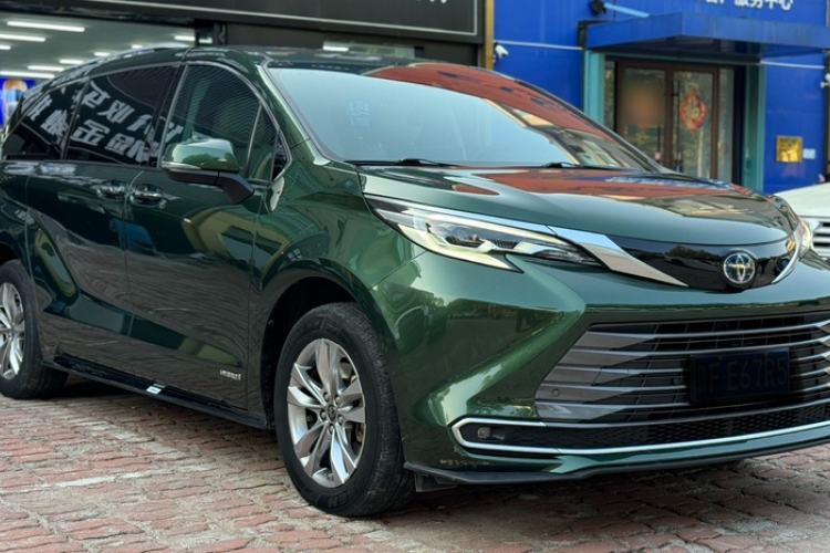 Used Toyota SIENNA 2021 2.5L Hybrid Ultimate Edition Exterior 2