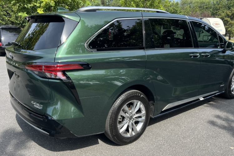 Used Toyota SIENNA 2021 2.5L Hybrid Platinum Edition Exterior 4