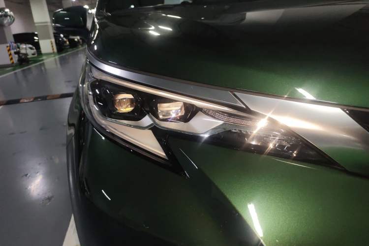 Used Toyota SIENNA 2021 2.5L Hybrid Platinum Edition Exterior 6