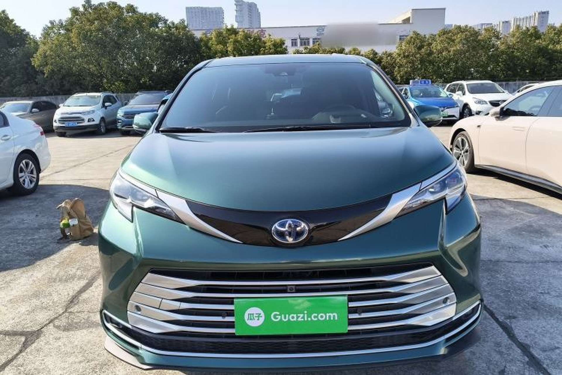 Used Toyota SIENNA 2021 2.5L Hybrid Platinum Edition Front