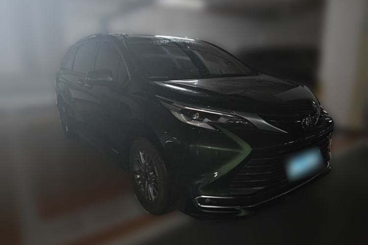 Used Toyota SIENNA 2021 2.5L Hybrid Luxury Edition Front Right 45 Deg