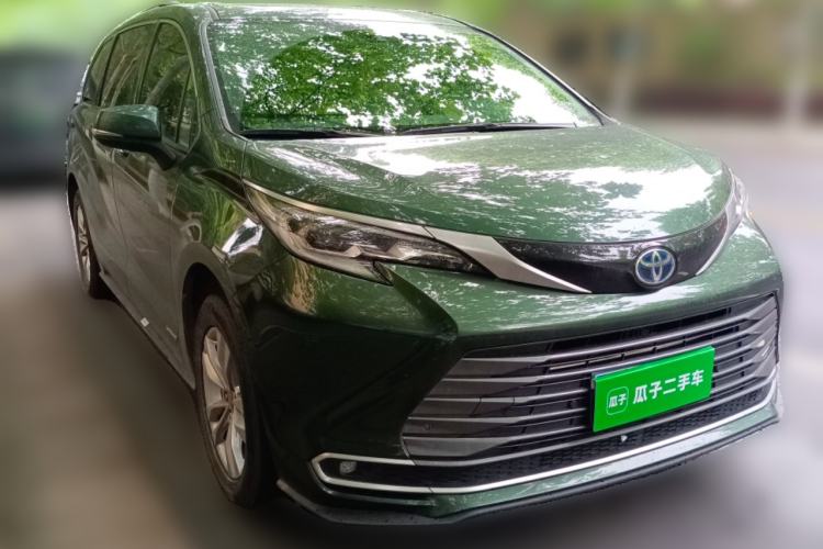 Used Toyota SIENNA 2021 2.5L Hybrid Ultimate Edition Front Right 45 Deg