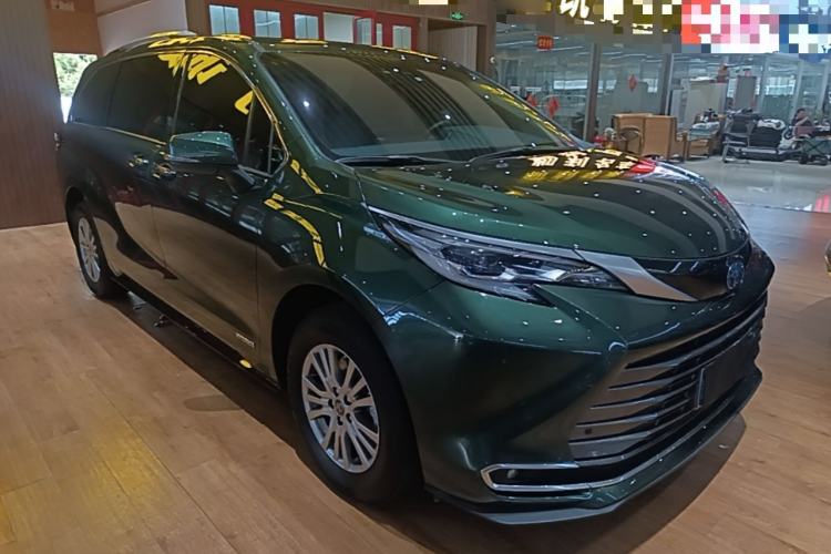 Used Toyota SIENNA 2021 2.5L Hybrid Luxury Edition Front Right 45 Deg