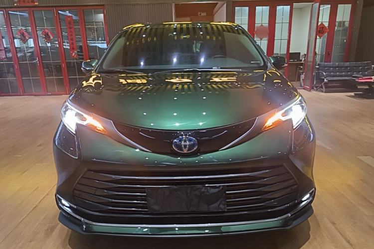 Used Toyota SIENNA 2021 2.5L Hybrid Luxury Edition Front