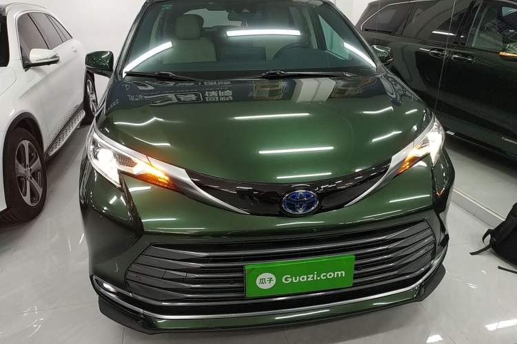 Used Toyota SIENNA 2021 2.5L Hybrid Ultimate Edition Front