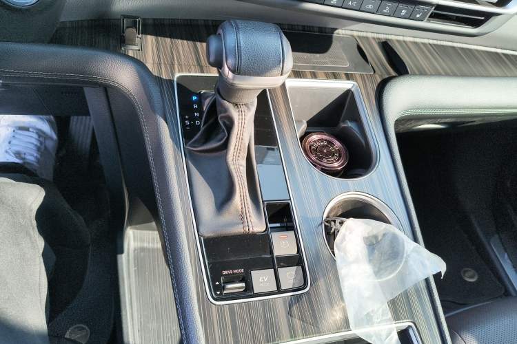Used Toyota SIENNA 2021 2.5L Hybrid Platinum Edition Gear Lever