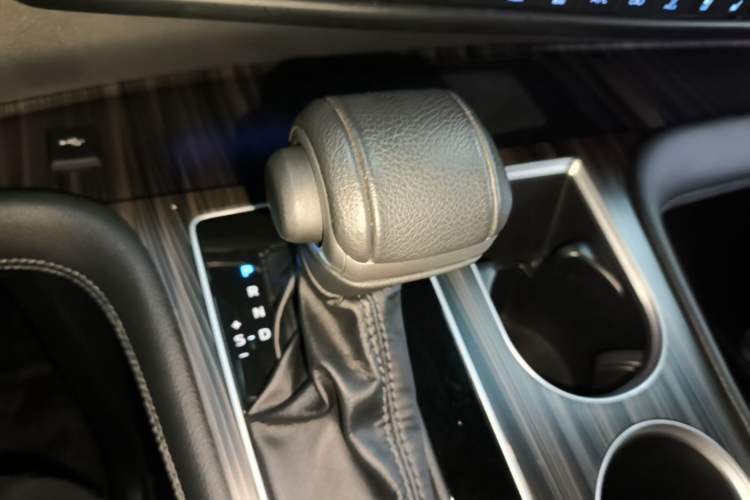 Used Toyota SIENNA 2021 2.5L Hybrid Platinum Edition Gear Lever