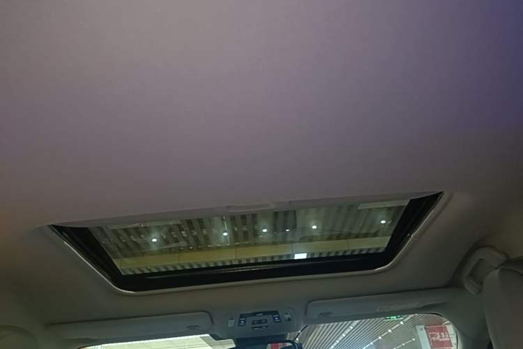Used Toyota SIENNA 2021 2.5L Hybrid Luxury Edition Headliner