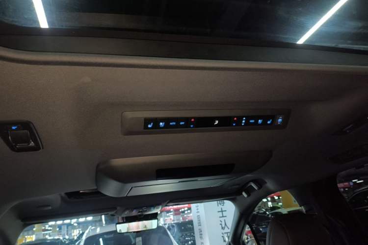 Used Toyota SIENNA 2021 2.5L Hybrid Platinum Edition Headliner