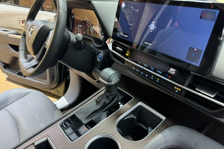 Used Toyota SIENNA 2021 2.5L Hybrid Luxury Edition Interior 1