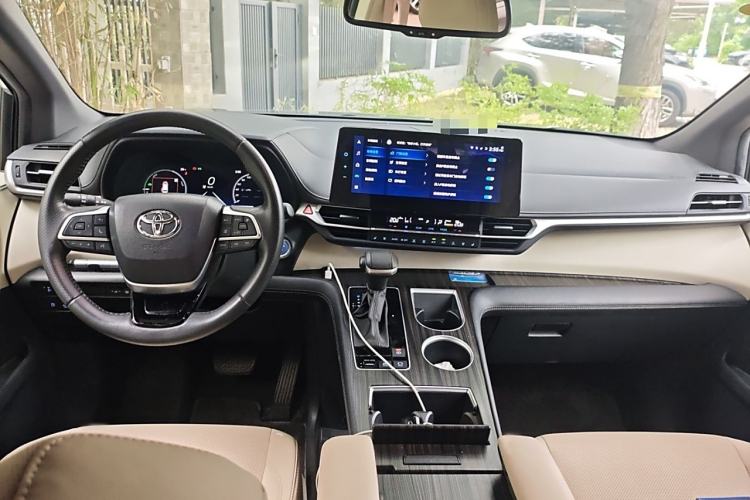 Used Toyota SIENNA 2021 2.5L Hybrid Ultimate Edition Interior 2