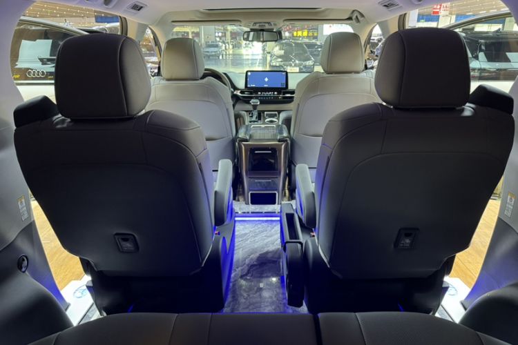 Used Toyota SIENNA 2021 2.5L Hybrid Luxury Edition Interior 2
