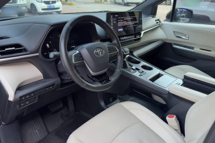 Used Toyota SIENNA 2021 2.5L Hybrid Ultimate Edition Interior 3