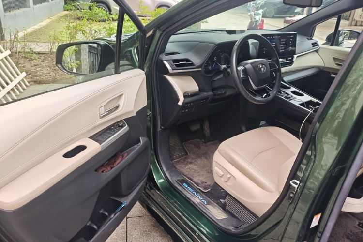Used Toyota SIENNA 2021 2.5L Hybrid Ultimate Edition Interior 3
