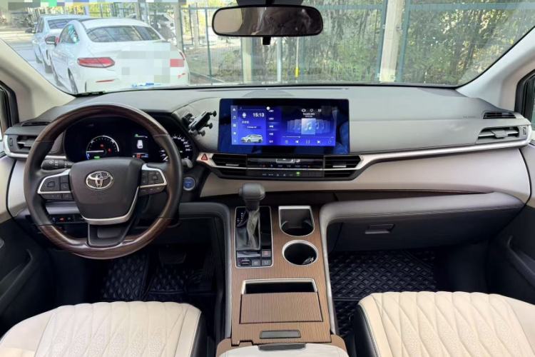 Used Toyota SIENNA 2021 2.5L Hybrid Comfort Edition Interior 3