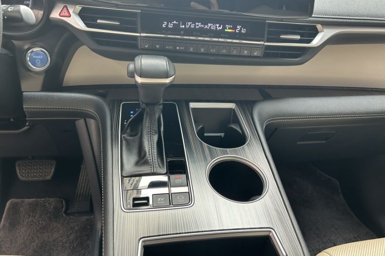 Used Toyota SIENNA 2021 2.5L Hybrid Ultimate Edition Interior 3