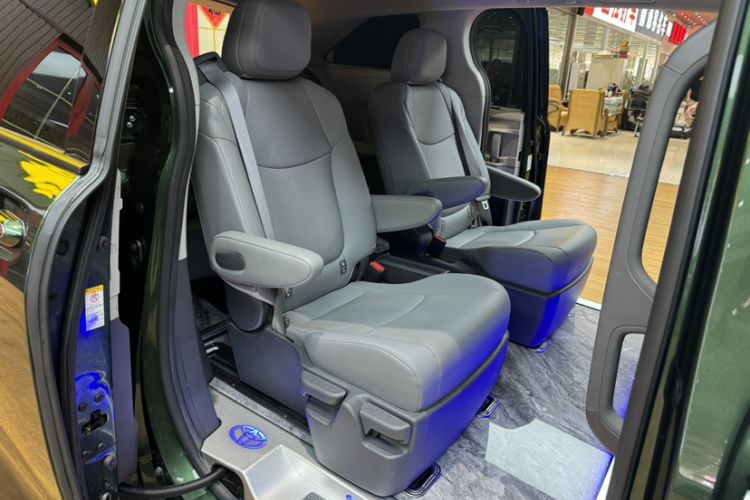 Used Toyota SIENNA 2021 2.5L Hybrid Luxury Edition Interior 3