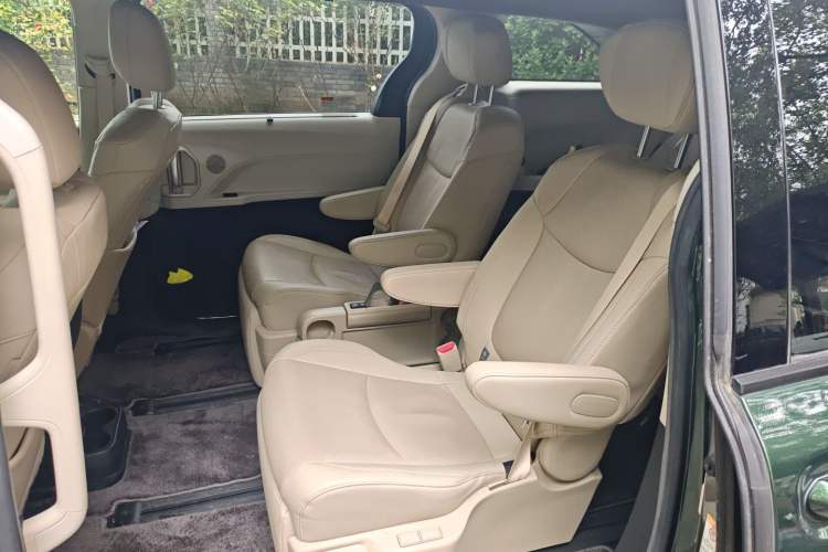 Used Toyota SIENNA 2021 2.5L Hybrid Ultimate Edition Interior 4