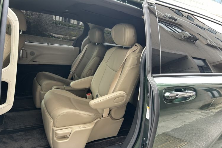 Used Toyota SIENNA 2021 2.5L Hybrid Ultimate Edition Interior 4